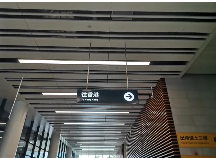 关于出境之后的网络
出境到香港*之前，我打电话给10086移动帮我开了国际漫游，