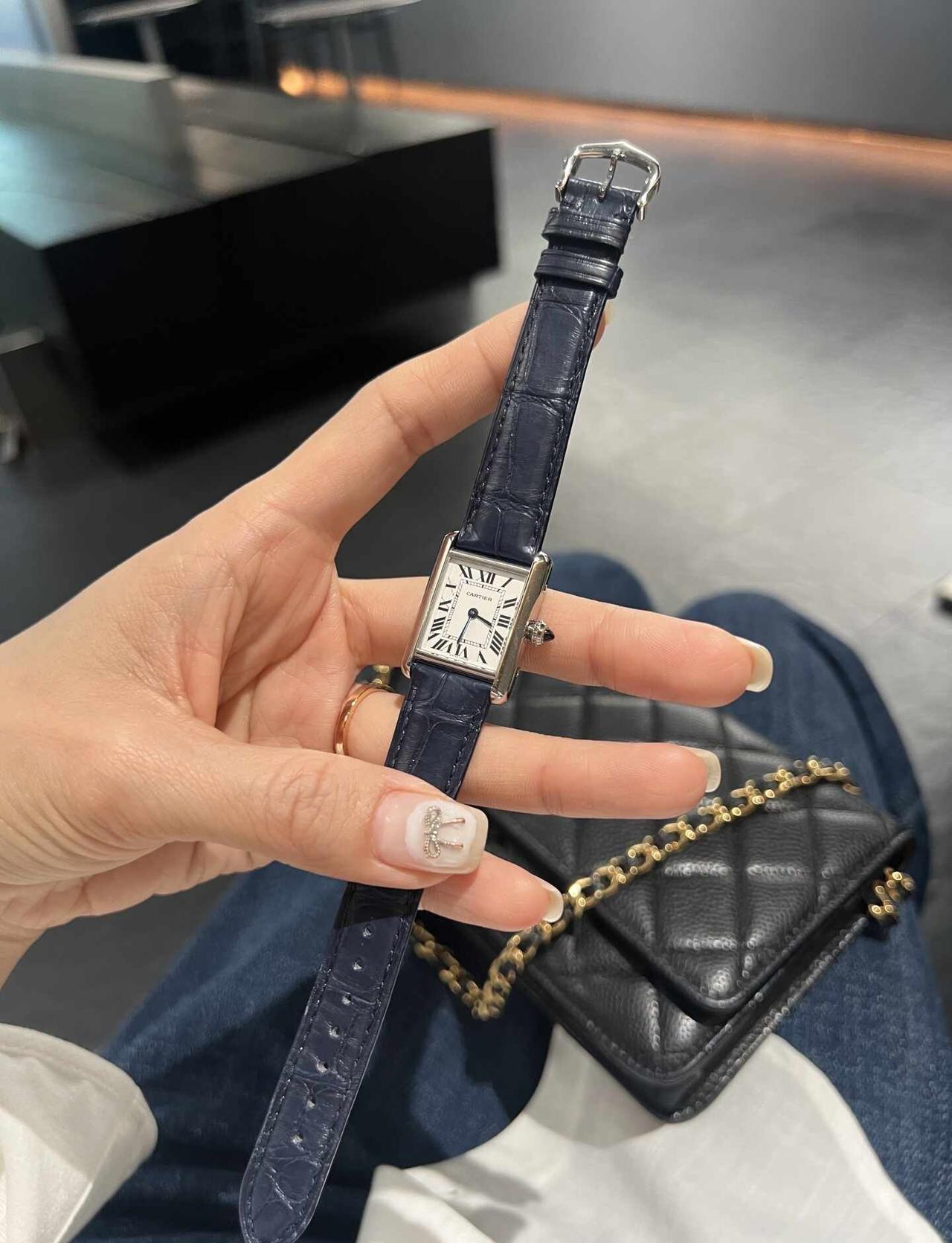 当你换了一个喜欢的表带 加班都很快乐哇
表带分享 表带定制 换表带 表带 手工表