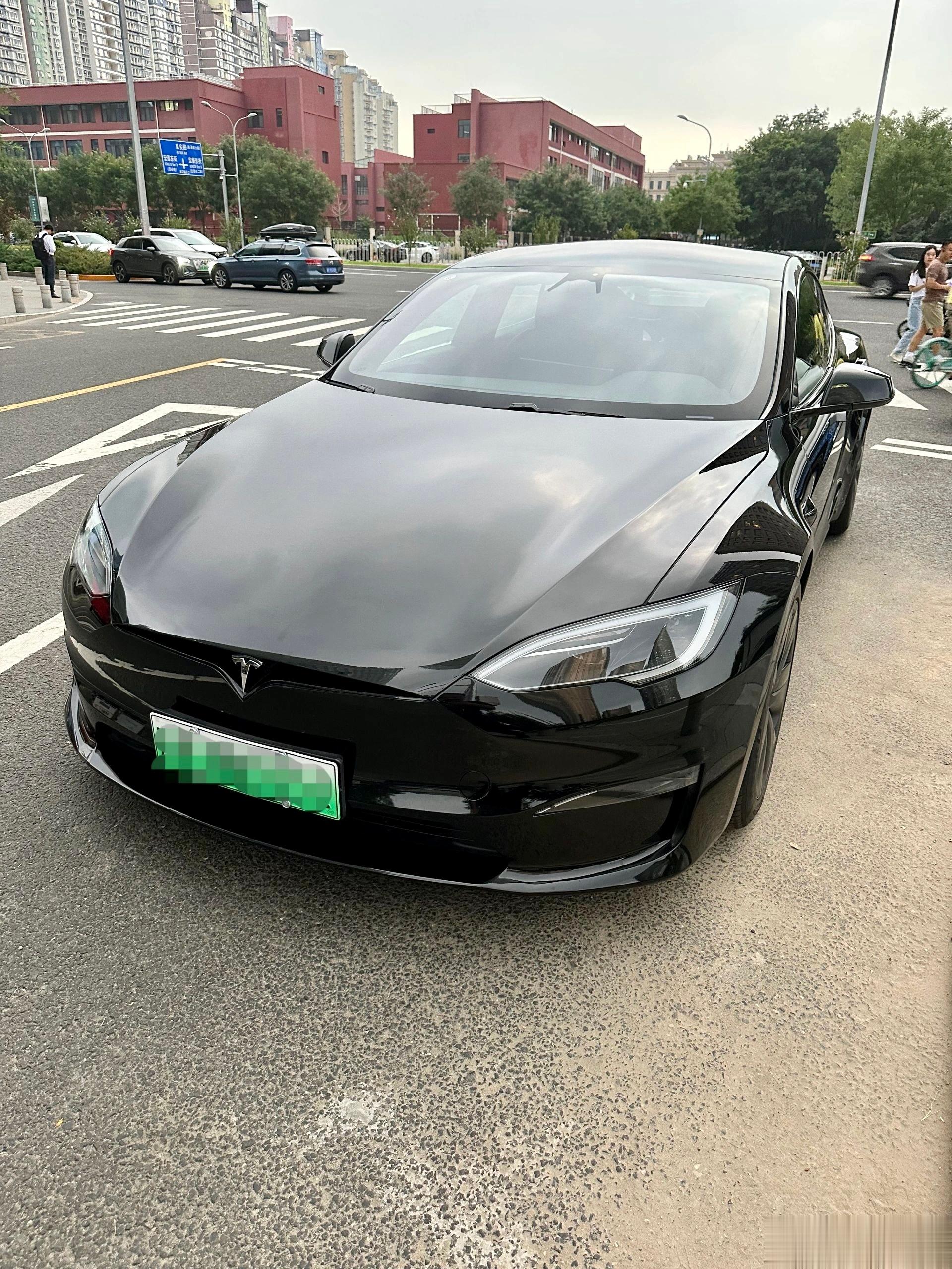 怎么才能让别人知道，这是100万的特斯拉？ ​​​