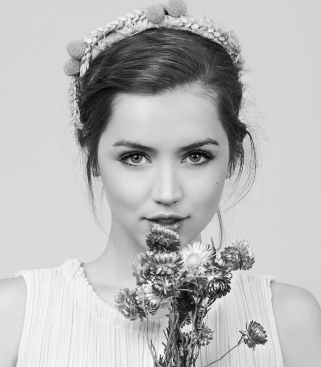安娜·德·阿玛斯为《Telva Novias》杂志拍摄的写真照，2013年今天是