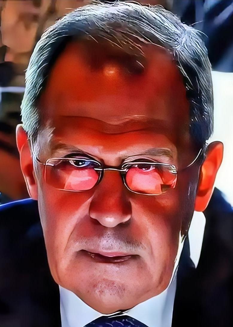 俄罗斯外长突然放出猛料，说美国背地里答应让乌克兰放弃顿巴斯以及周边一些关键区域。