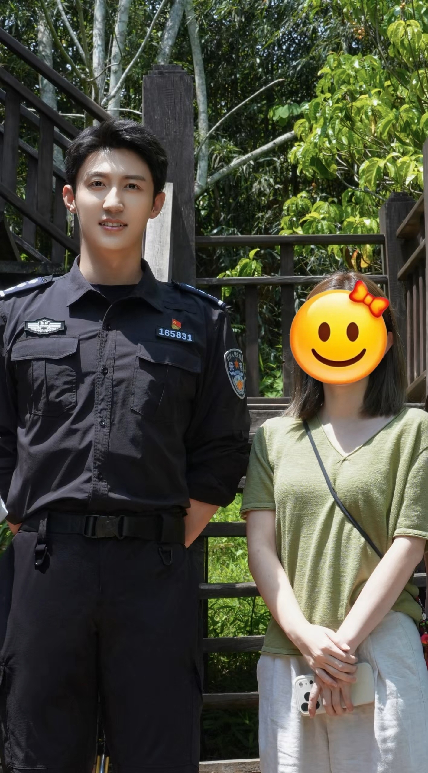 黄景瑜黄景瑜明川有知夏黄景瑜厉泽川 警服合影真太正了cr:🎵 侵删 