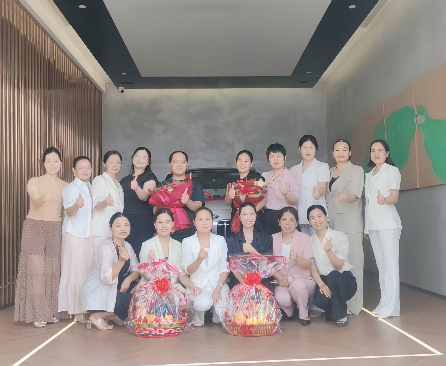 励志女性喜提宝马X1 ​​​