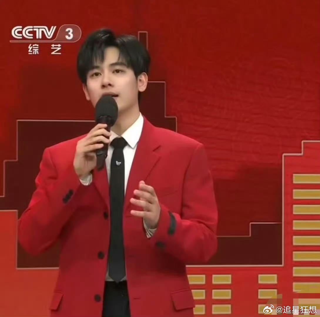 央视镜头下的胡先煦 用扎实的表演功底和专业的艺术态度证明了自己，从对角色的理解到