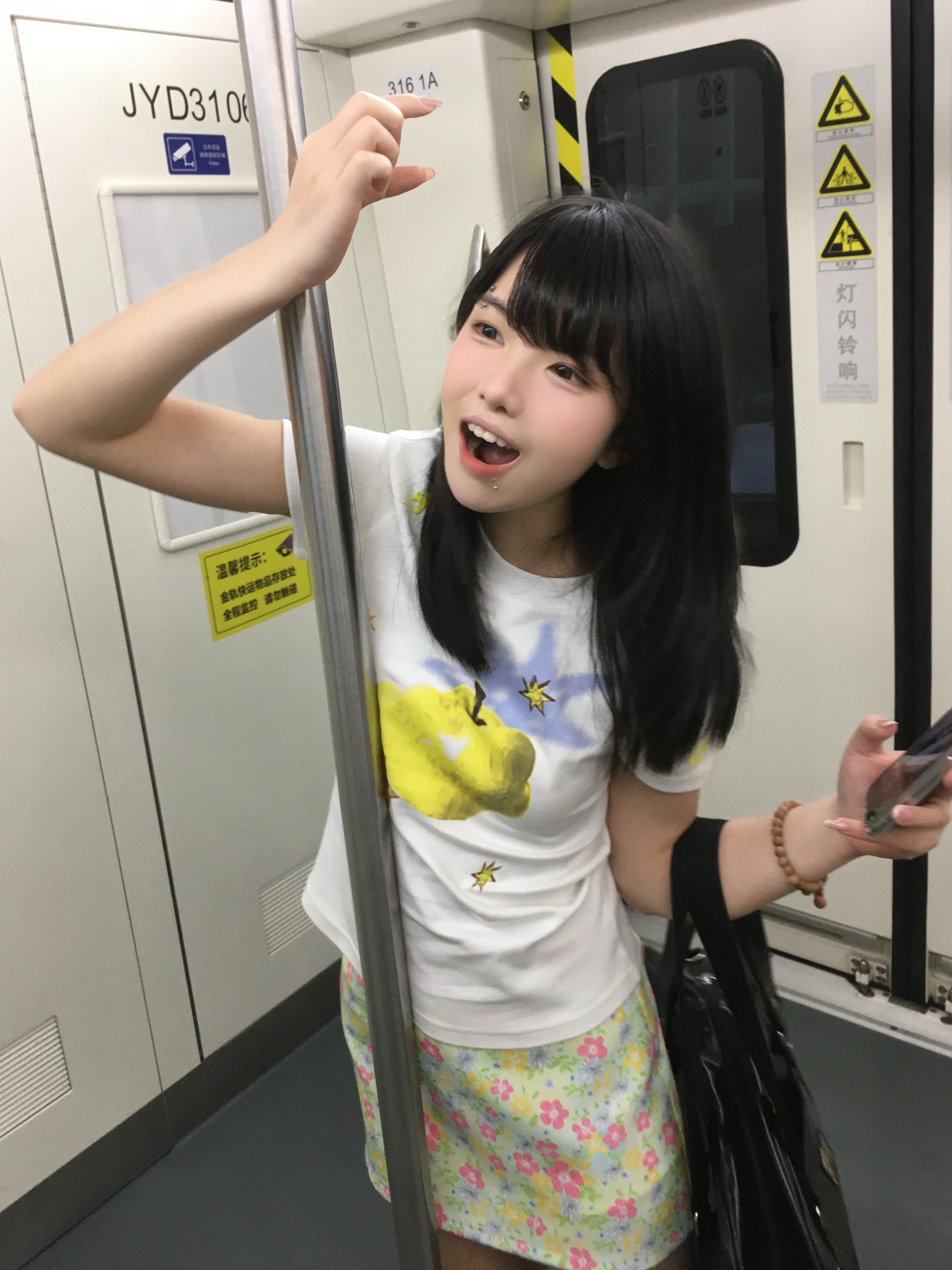 其实我最想看的海是你的齐刘海。