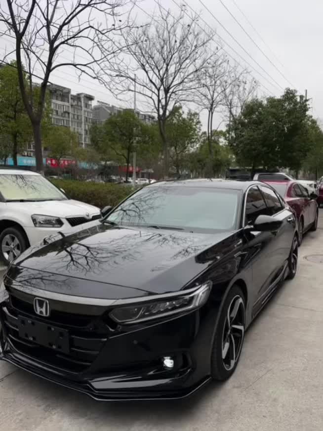 “在路上看到十代半 还是会多看两眼 真的帅啊”