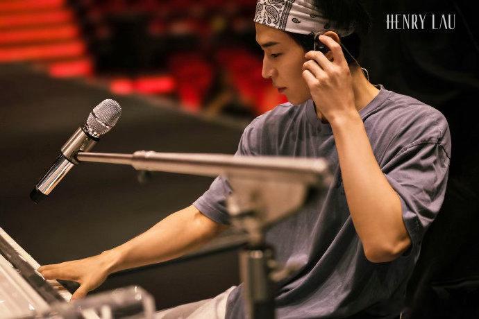 Henry登台前半小时的状态 全场爆满零空位，这才是演唱会的正确打开方式，Hen
