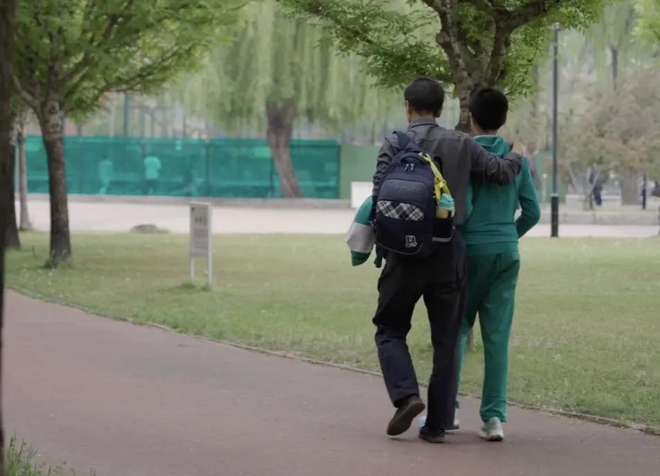 别再迷信“燃烧人生”了，大多数人活成“焖烧锅”才是常态。北大哲学系教授程乐松一语