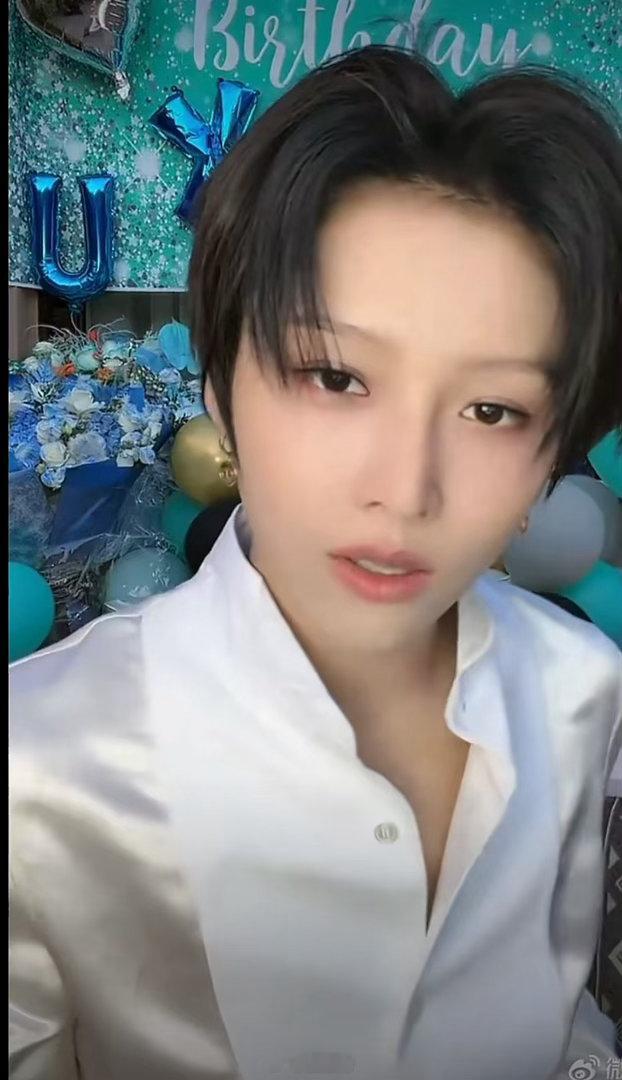 刘雨昕 第一次看到这么可爱的王濛 王濛唱《心愿便利贴》的时候，弹幕都在刷“可爱”