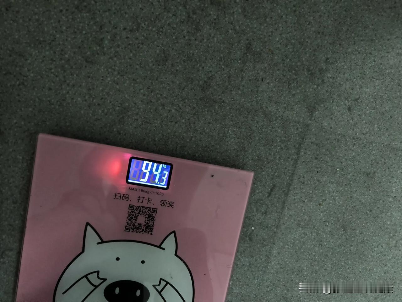 盯着体重秤上多出来的数字，懊恼瞬间涌上心头。明明坚持了这么久，克制饮食、规律运动