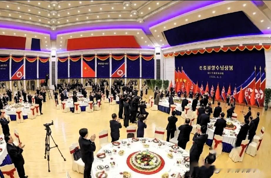朝鲜举国沸腾，

眼下，朝鲜人民依然沉浸在喜悦当中，根本原因是看到中国代表人不远