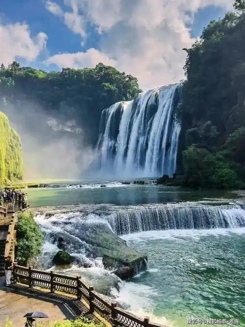推广和宣传湖北大冶的旅游线路，得多元发力。不能只靠“青铜古韵”“九古奇村”。文旅