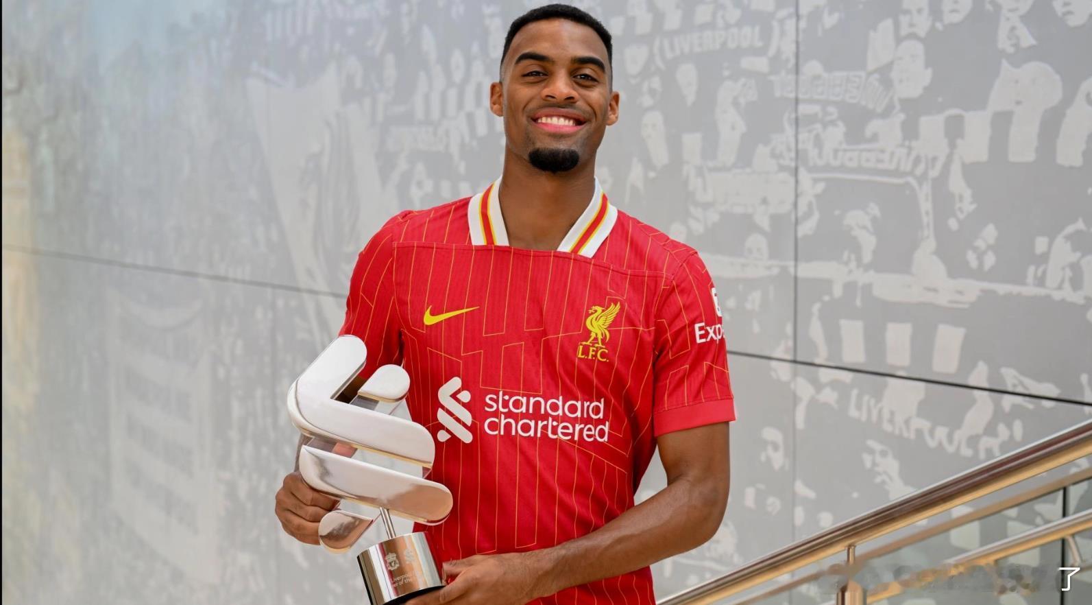 斯洛特谈格拉文贝赫续约：“每个球员的特点都不同。但很明显，我和俱乐部都看到了他的