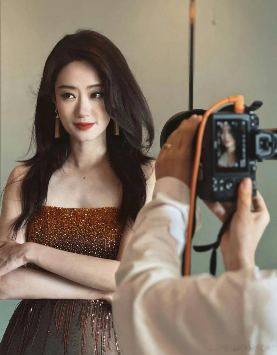 张小斐的工作室确实厉害，能看出来是真的在干活和真爱她的，这可比一些95花的工作室