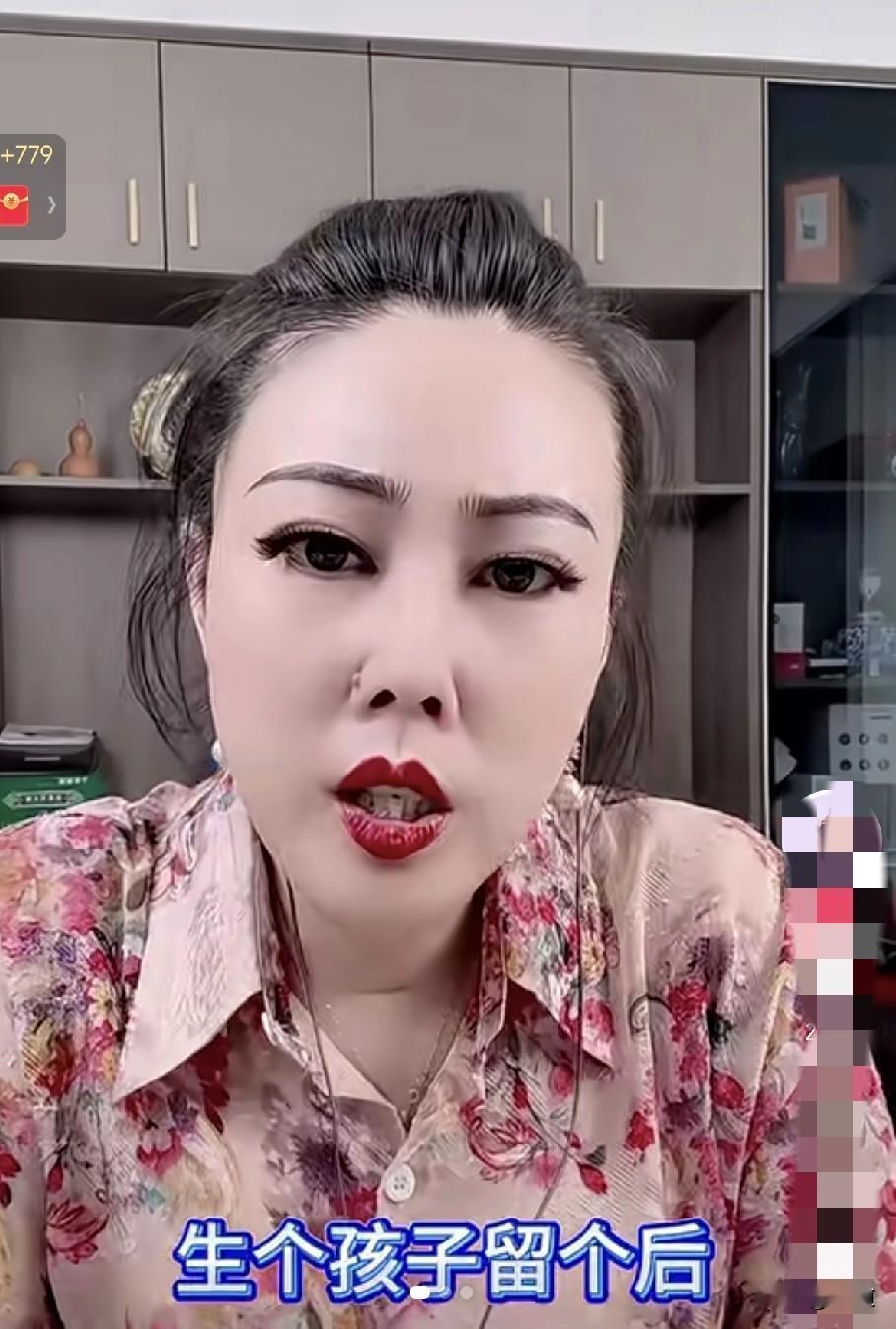 这个女人不简单，求助主播说她老公非要她生孩子。细问之下原来这女的35了，前夫意外