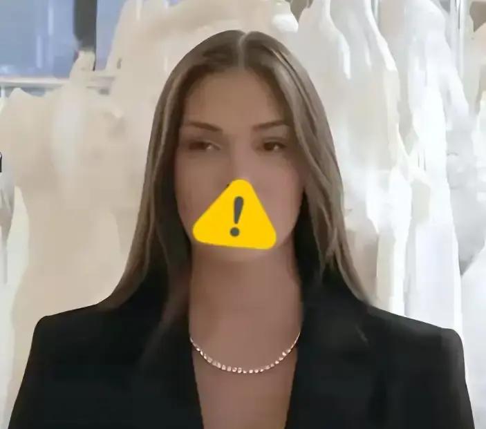 果不其然。
12天，从“全国小姐”到行业黑名单，这速度够谁都后背发凉。事儿不复杂