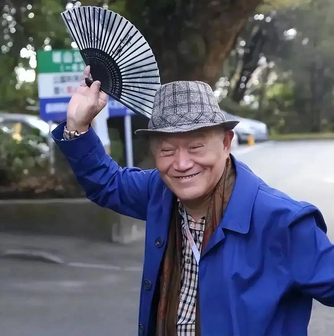 演员牛犇对他儿子说：“尽孝不是伺候我。你把自己的日子过好，把孙子教育好，就是尽孝