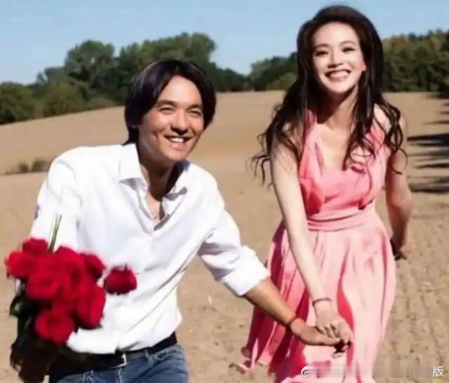 舒淇与冯德伦的爱情故事被网友称为“神仙夫妻范本”，两人从挚友到伴侣的二十年相守中