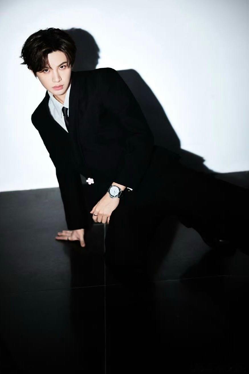 新电影细节曝光！黄明昊尝试温情家庭戏，坦言挑战巨大，特别感谢前辈演员的悉心指导，