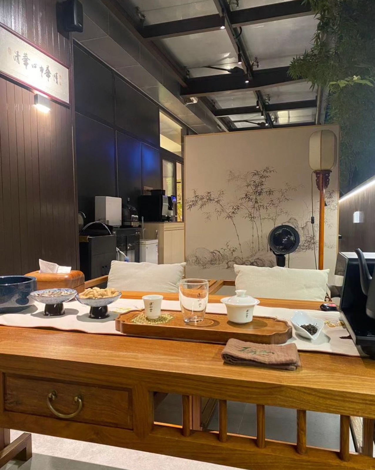 品茶赏器交友  以茶静心，以闲度日，人间值得，万物可期。 