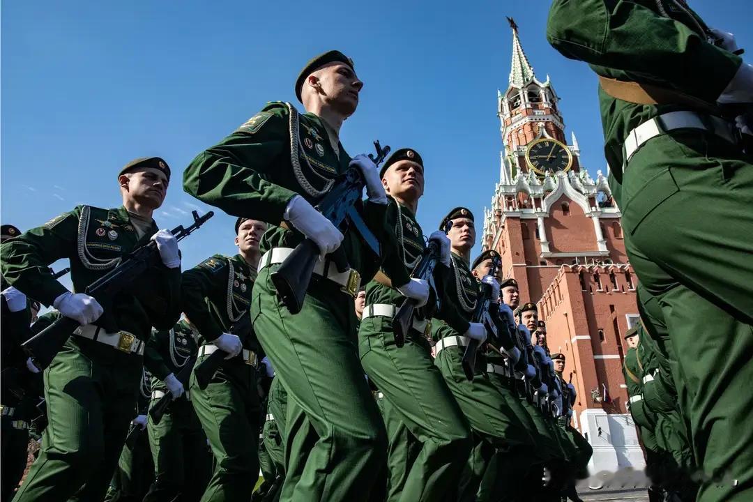 普京下达最高安保指令！莫斯科全城断网封路，5月9日这一天绝不能出任何闪失。离胜利