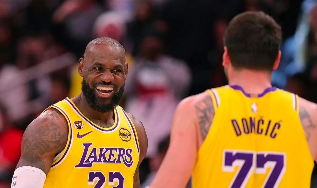 湖人双杀火箭詹姆斯：对杜兰特不能采用一成不变的防守策略，需要全队协作在今日结束的