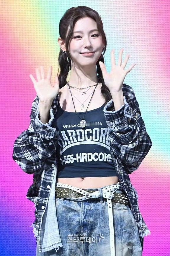 这次idle回归美延好多物料啊，面积不喜欢的赵美延新闻图花季很喜欢那就让花季来帮