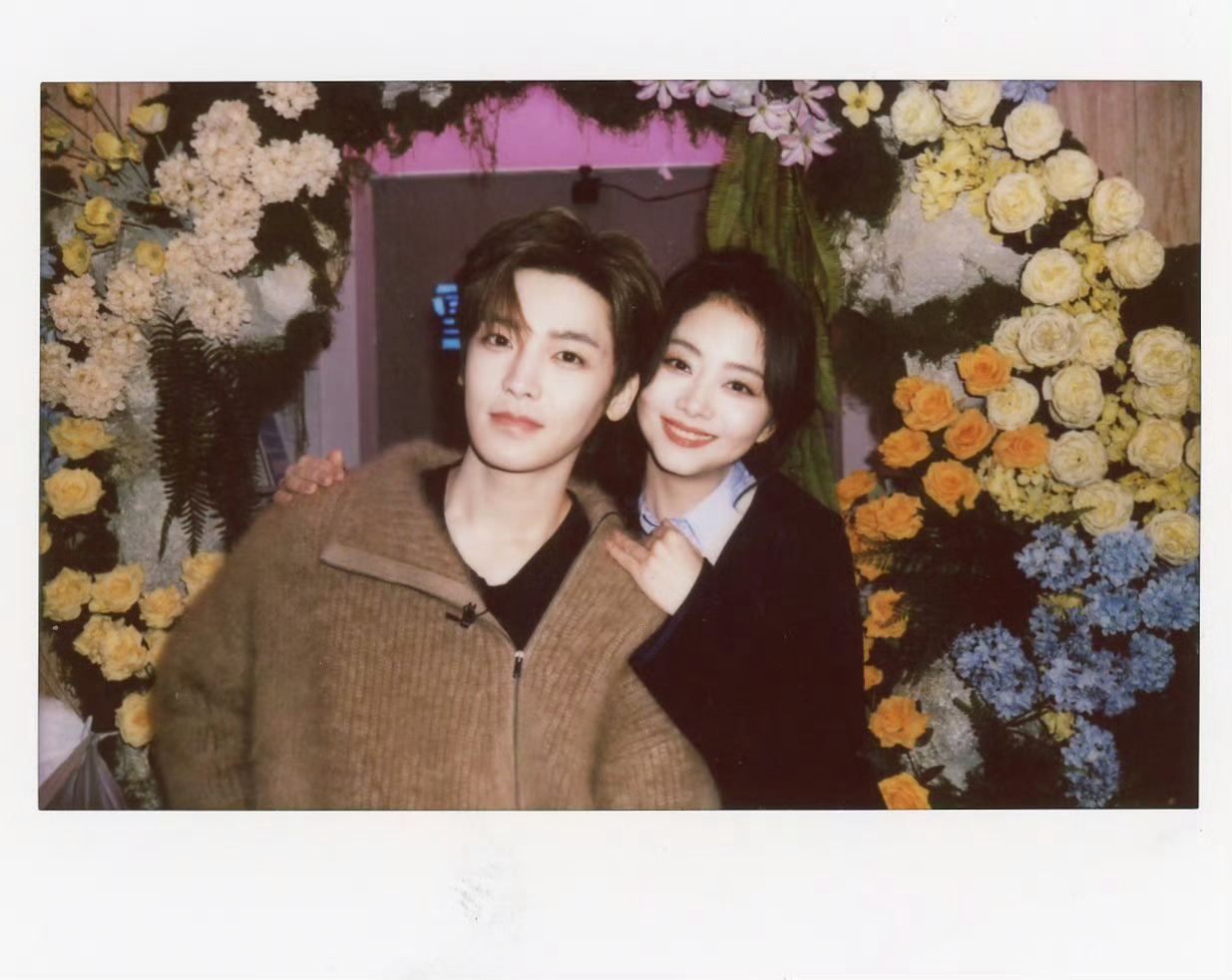 侯明昊和谭松韵这对组合我看完《你好星期六》期待住了感觉好久没有谭晶晶新剧了《你好