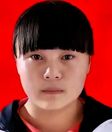 这个名叫马佩瑶的女孩，家住陕西省商洛市山阳县十里铺镇高二村六组，她的母亲吴新兰在
