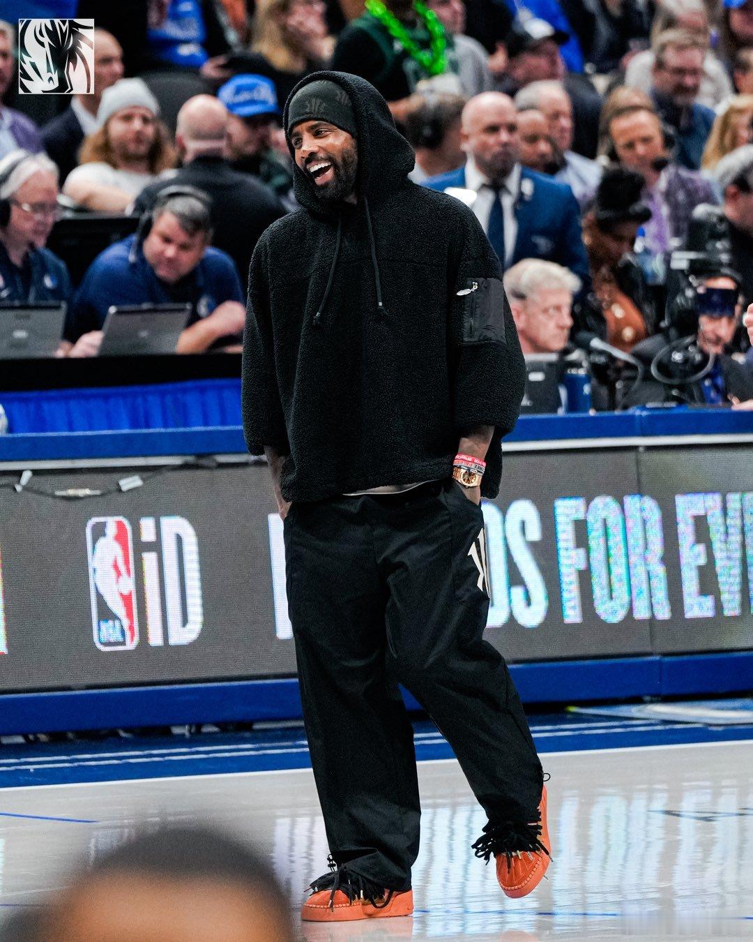 MFFL 来自Marc Stein的消息。球队管理层与欧文团队将共同商议是否要让