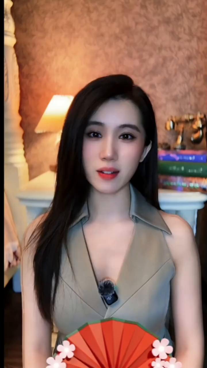 亨德利点评状态起伏，未达巅峰，赢球仍需调整。
斯诺克世锦赛首轮，赵心童以10：7