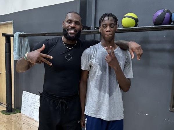 状元们夏季联赛的首秀表现

勒布朗詹姆斯：14 PTS (5/11 FG), 7