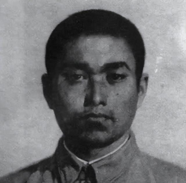 1948年，黑龙江五常县原日伪法院看守所，工人们在修缮因暴雨而坍塌的一间房屋时，