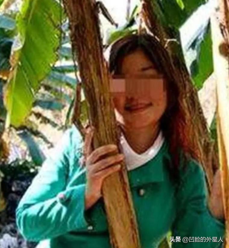 2002年，一个武汉女大学生被老师追问，是否跟黑人留学生发生过关系。女生羞愤不已