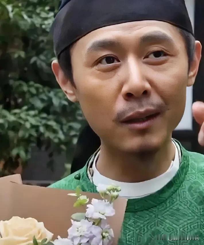 大冰，这位以创作歌曲和主持节目闻名的文艺青年，首次触电大银幕，加盟电影《长安的荔
