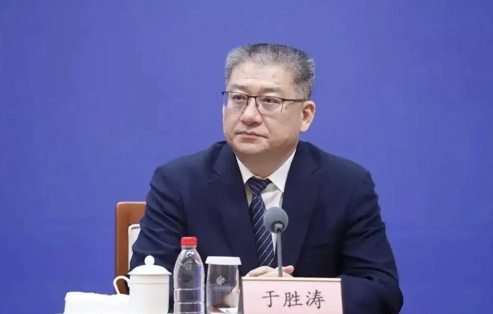 临沂领导于胜涛调研兰山教育
         4月24日，高考前40多天到临沂4