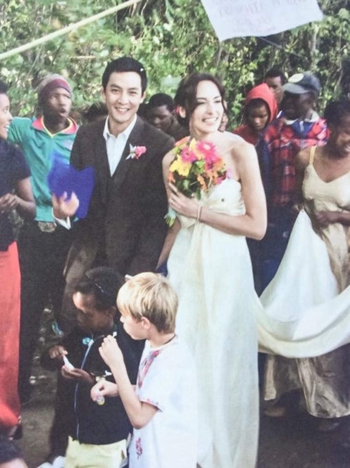 吴彦祖你小子也有今天啊帅成一代经典又怎，转头照样乖乖当女儿奴hahh就连吴彦祖来