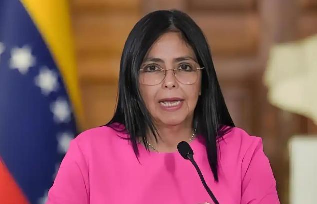 委内瑞拉"女掌门"罗德里格斯的选择，和900年前南宋赵构如出一辙。

加拉加斯的