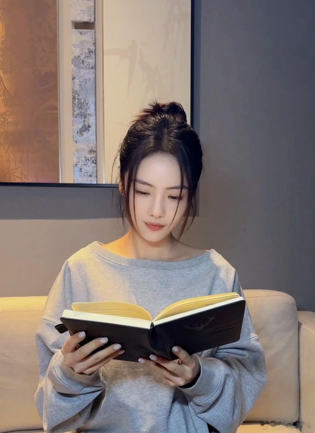 蔡文静不间断直播 被蔡文静做客直播间给吸引到了，大家都和我一样一直在屏幕前蹲守。