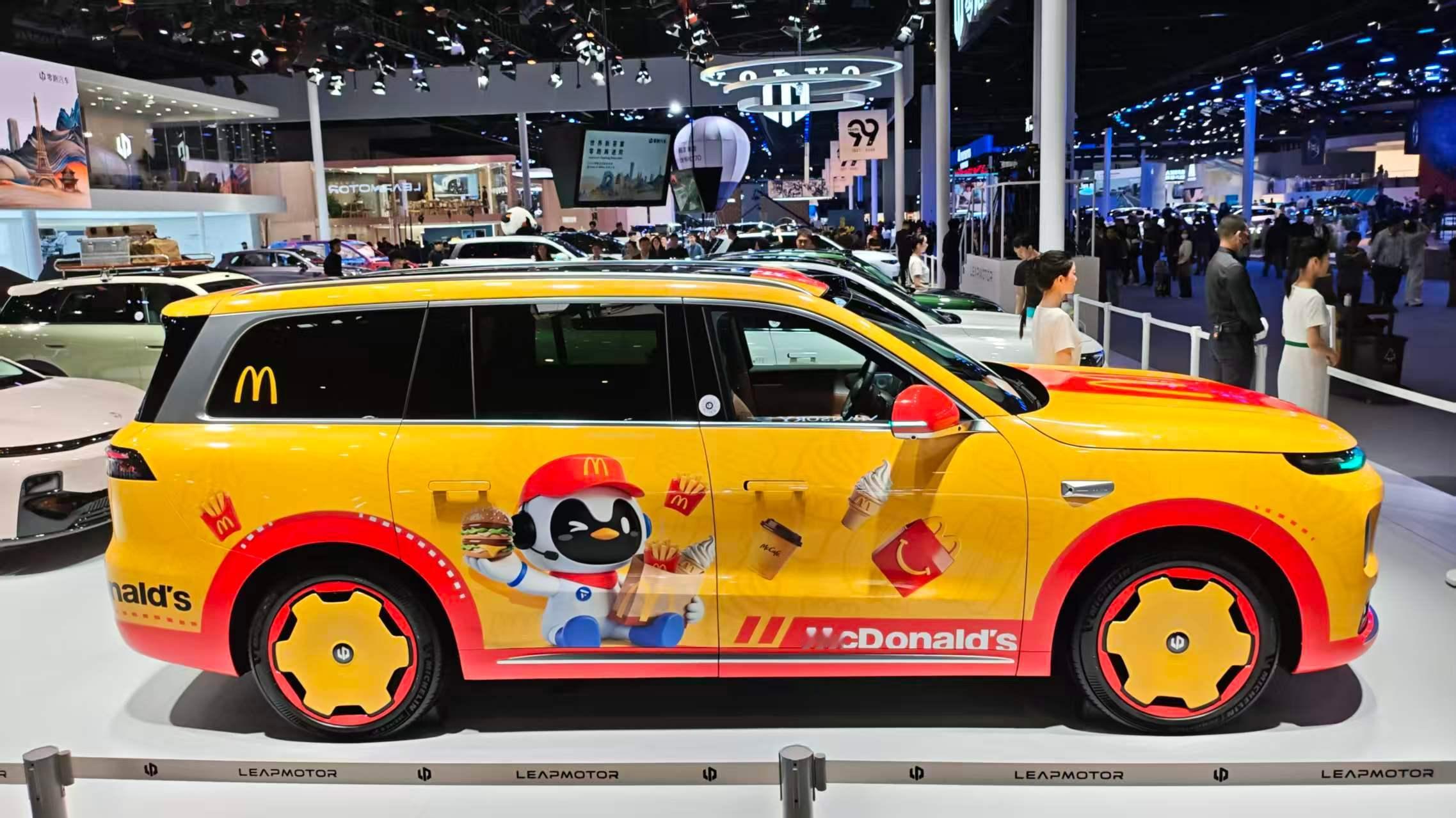 麦门狂喜，零跑D19麦当劳版本，真有那味啦!对啦，为啥你的汉堡越来越小了!!零跑