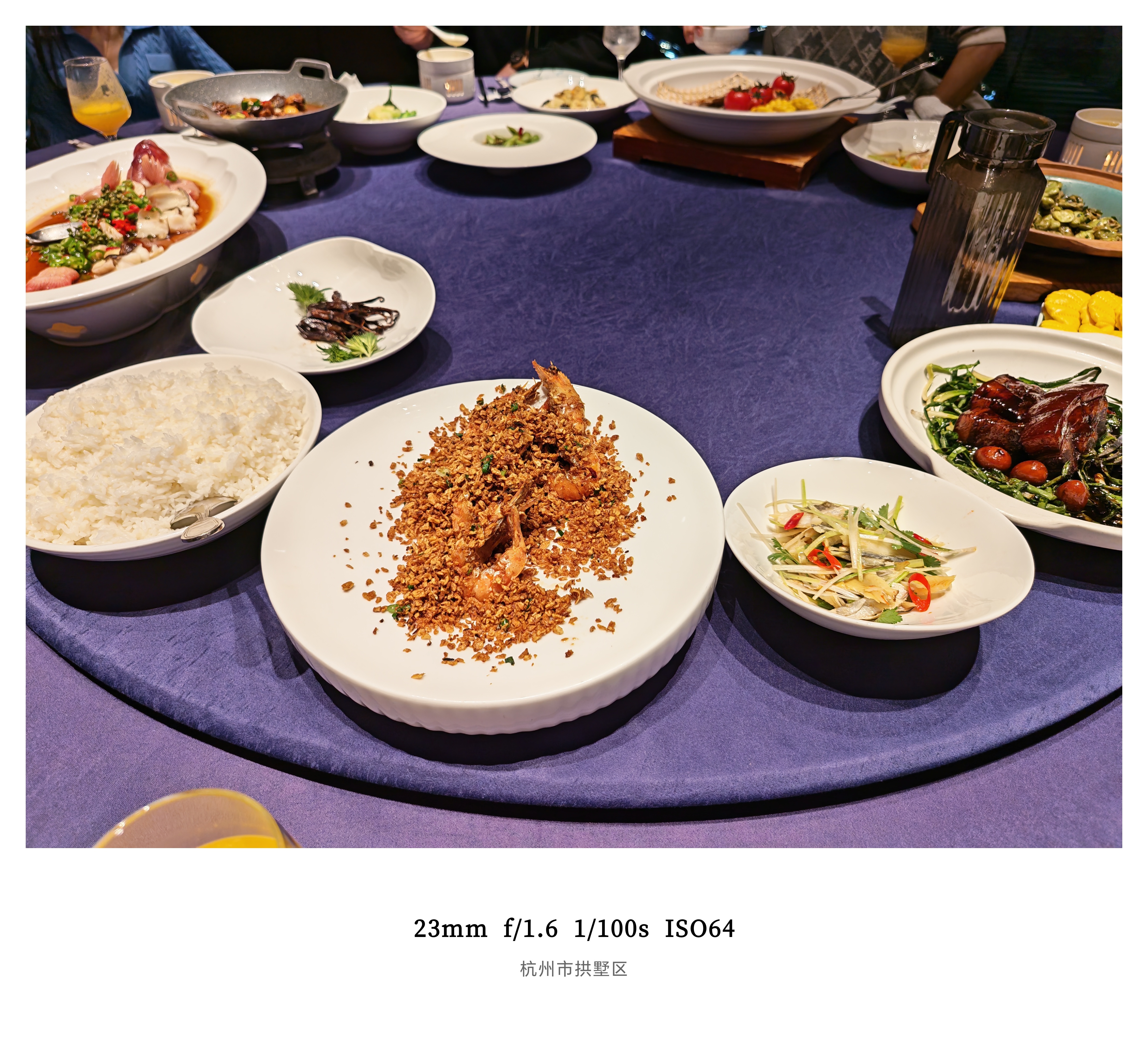 朋友们一天就吃这一顿东坡肉我吃两块没问题吧实在是太香了