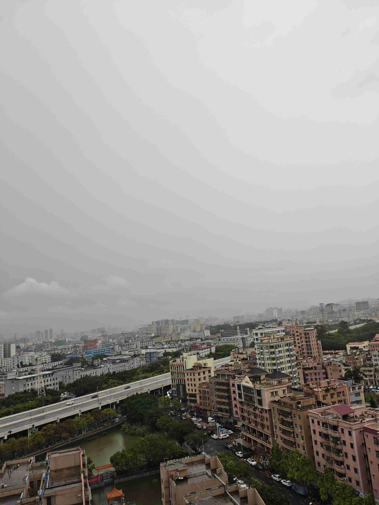 我的今日状态：😁轻松愉快
我这里的天气：⛈️雷雨今日中雨，气温24度到31度，