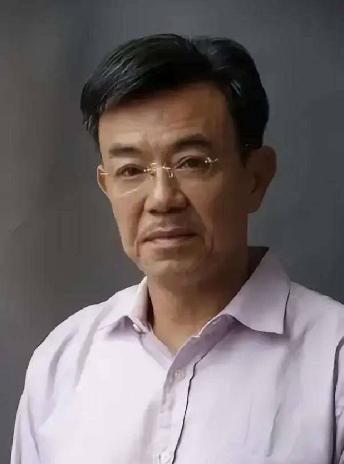 别再吹小鲜肉打戏了，73岁的王道一脚踢碎的是整个华语动作片的虚假泡沫。
 
他演