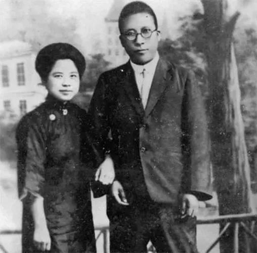 西安事变，杨虎城父子被杀，为什么张学良却捡回一命？
西安事变后，了解蒋介石为人的