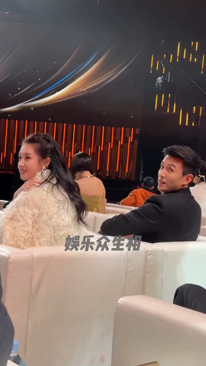 郭宇欣、刘萧旭国剧盛典内场也坐一起郭宇欣刘萧旭国剧盛典内场坐一起