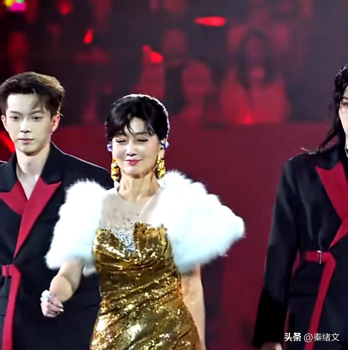 赵雅芝71岁遭变态跟踪狂潜入房间！躺床