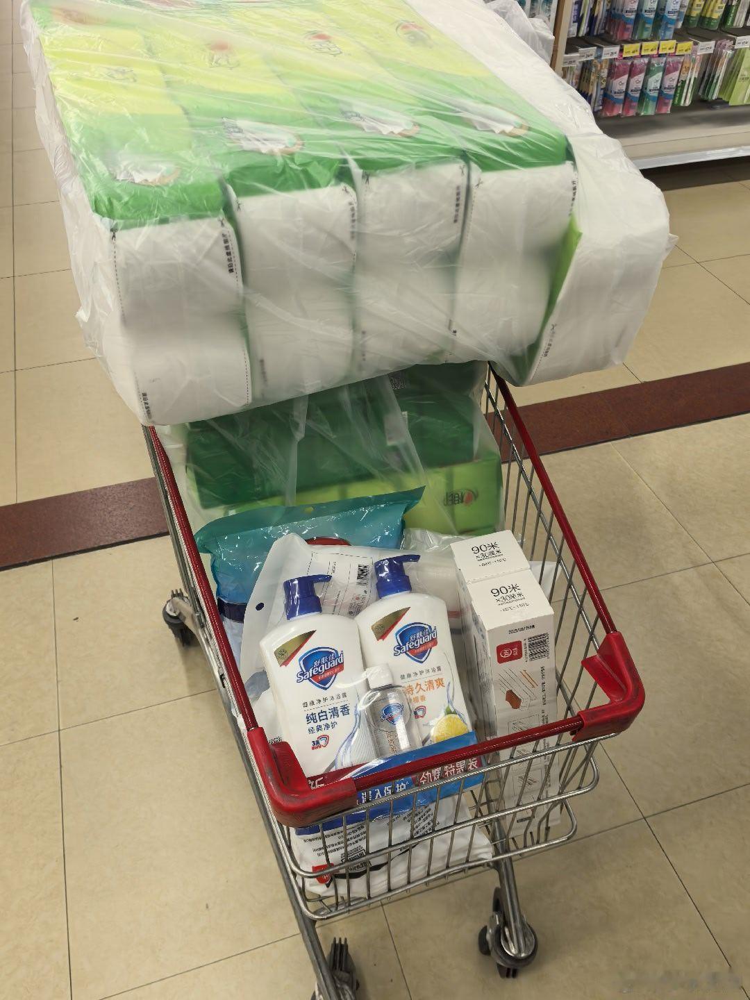 该过年了，虽然现在超市初初一初二差不多就开门了，但是，仍然挡不住提前采购储备物品