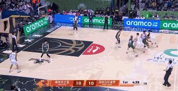 丝滑配合！史密斯精准击地，周鹏接球上篮一气呵成同曦男篮vs深圳男篮