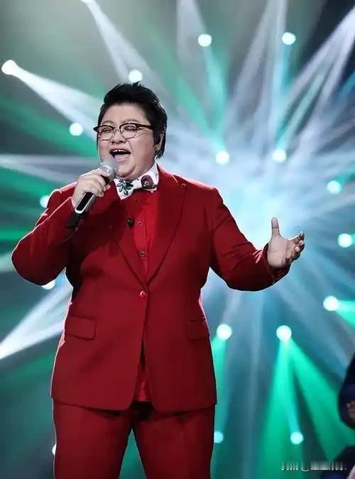 这个时代真正的榜样，名单里没有顶流。
你看李亚鹏，不谈八卦，只谈他的书院中国基金