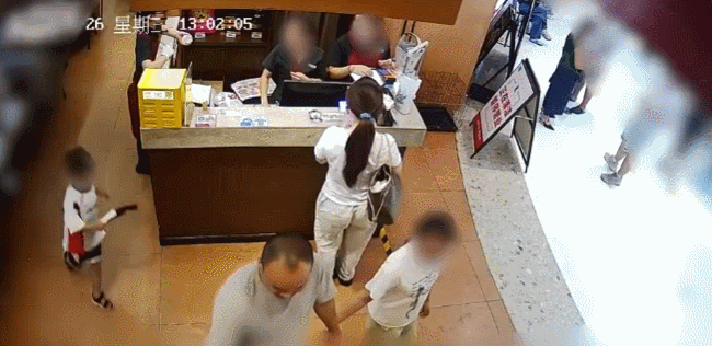 “4岁男童摸臀”的小仙女，不是追星吗？真应该向江疏影好好学习一下。

看看江疏影